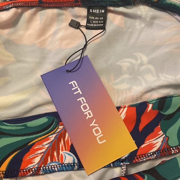 Flower romper size Large from SHEIN brand new - Picture 3 of 3